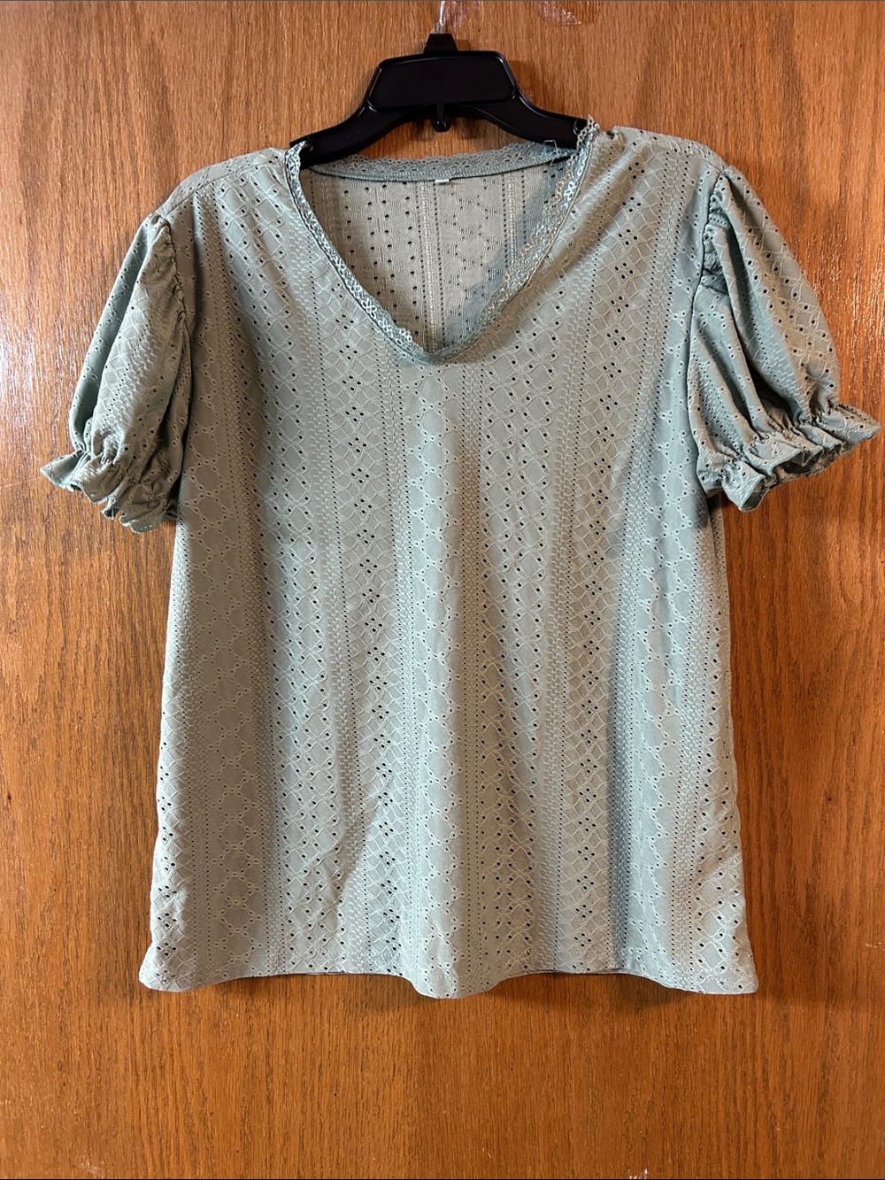 Unbranded XL Eyelet Puff Sleeve Top in Sage Green Lace Collar